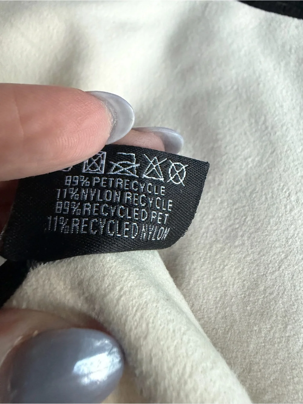 CHANEL comes box